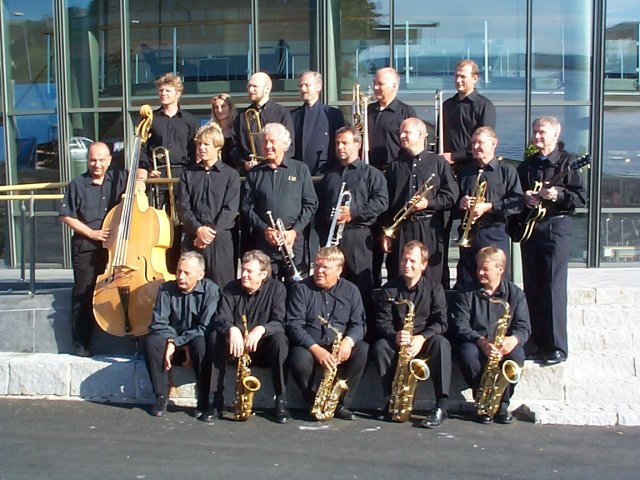 Ved Oseberg "kulturhus" 2002